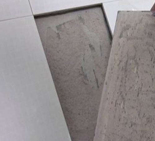 绥江瓷砖空鼓维修公司分享瓷砖铺贴时如果打浆（即涂抹在瓷砖背面和基层上的砂浆或瓷砖胶）过少，会带来以下问题